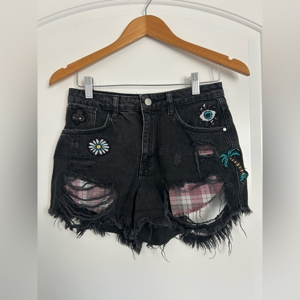 Zara Sequin Patch Distressed Jean Black Shorts size 2